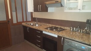 Apartment, 3 Bedrooms | Private kitchen - Immeuble Abdelilah (Fnideq)