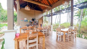 Breakfast, lunch and dinner served - Apit Lawang Villas (Penida Island)