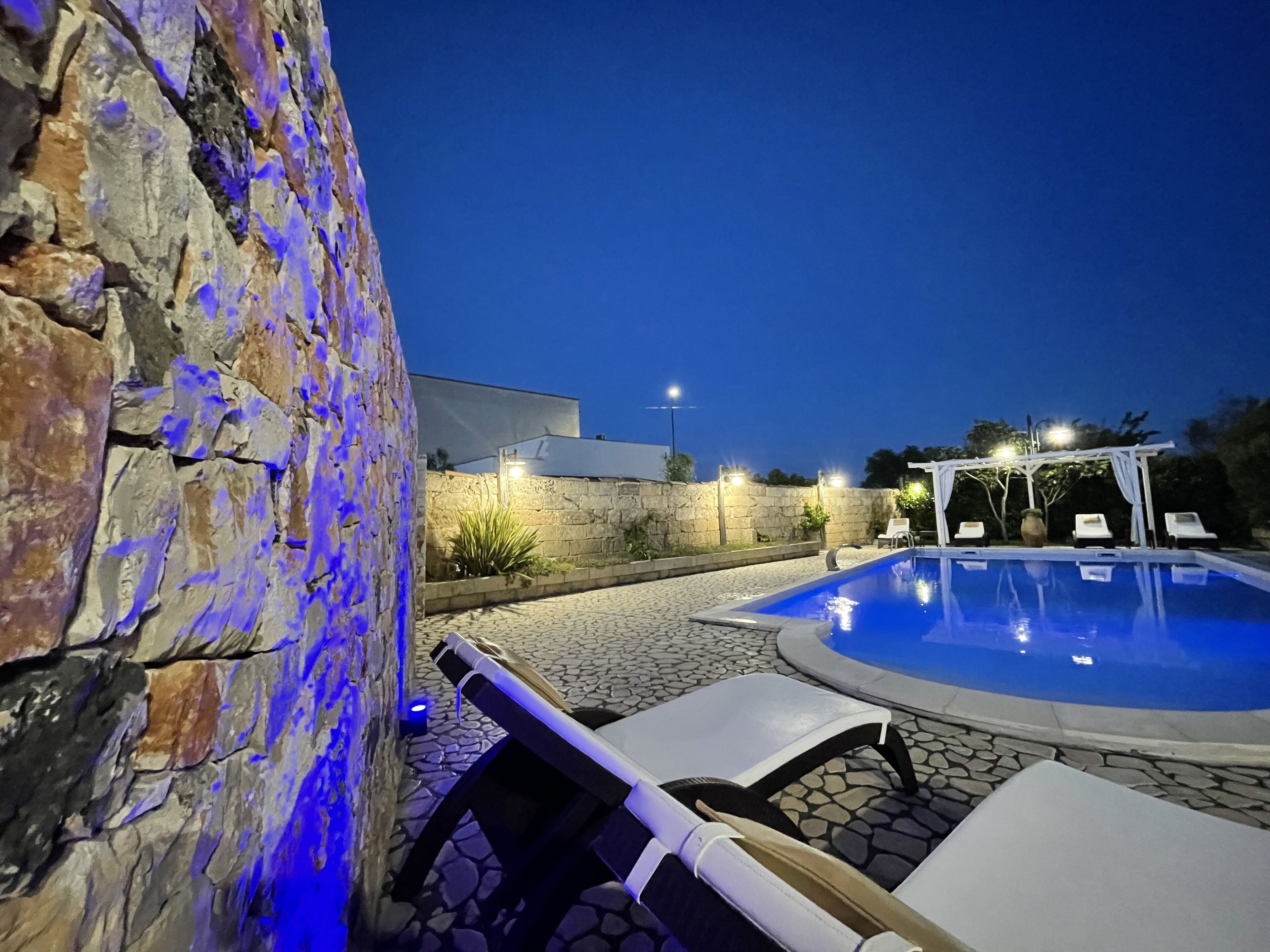 Piscine extérieure, piscine sur le toit, parasols de plage