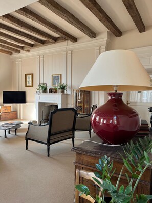 Lobby sitting area - Château de Nazelles Amboise (Nazelles-Negron)