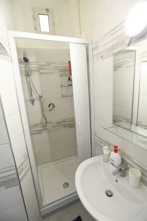 Apartment, 2 Bedrooms | Bathroom | Shower, free toiletries, hair dryer, bidet - Al Museo (Naples)