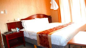 Deluxe Double Room | In-room safe, desk, soundproofing, free WiFi