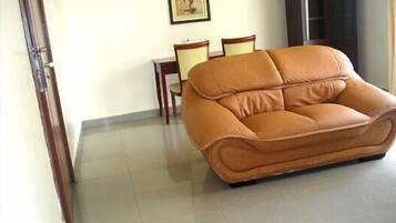 Suite | Ruang tamu | TV skrin rata