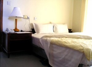 Standard Room | In-room safe, desk, soundproofing, free WiFi