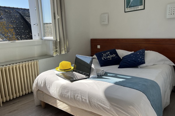 Doppia Comfort | Con stile personalizzato, con arredamento individuale, una scrivania