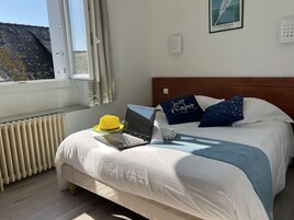 舒适双人房 | 特色装修、特色家居、办公桌、遮光窗帘