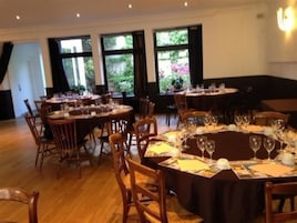 Lunch and dinner served, French cuisine