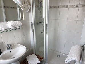 Comfort Double Room | Bathroom - Hôtel Restaurant Les Oceanides (Concarneau)