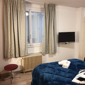 Comfort Double Room | Individually decorated, individually furnished, desk, blackout drapes