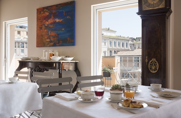 Petit déjeuner buffet (20 EUR par personne)