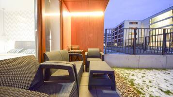 Deluxe Apartment, 1 Bedroom, Garden View | Terrace/patio