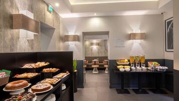 Petit déjeuner buffet compris tous les jours