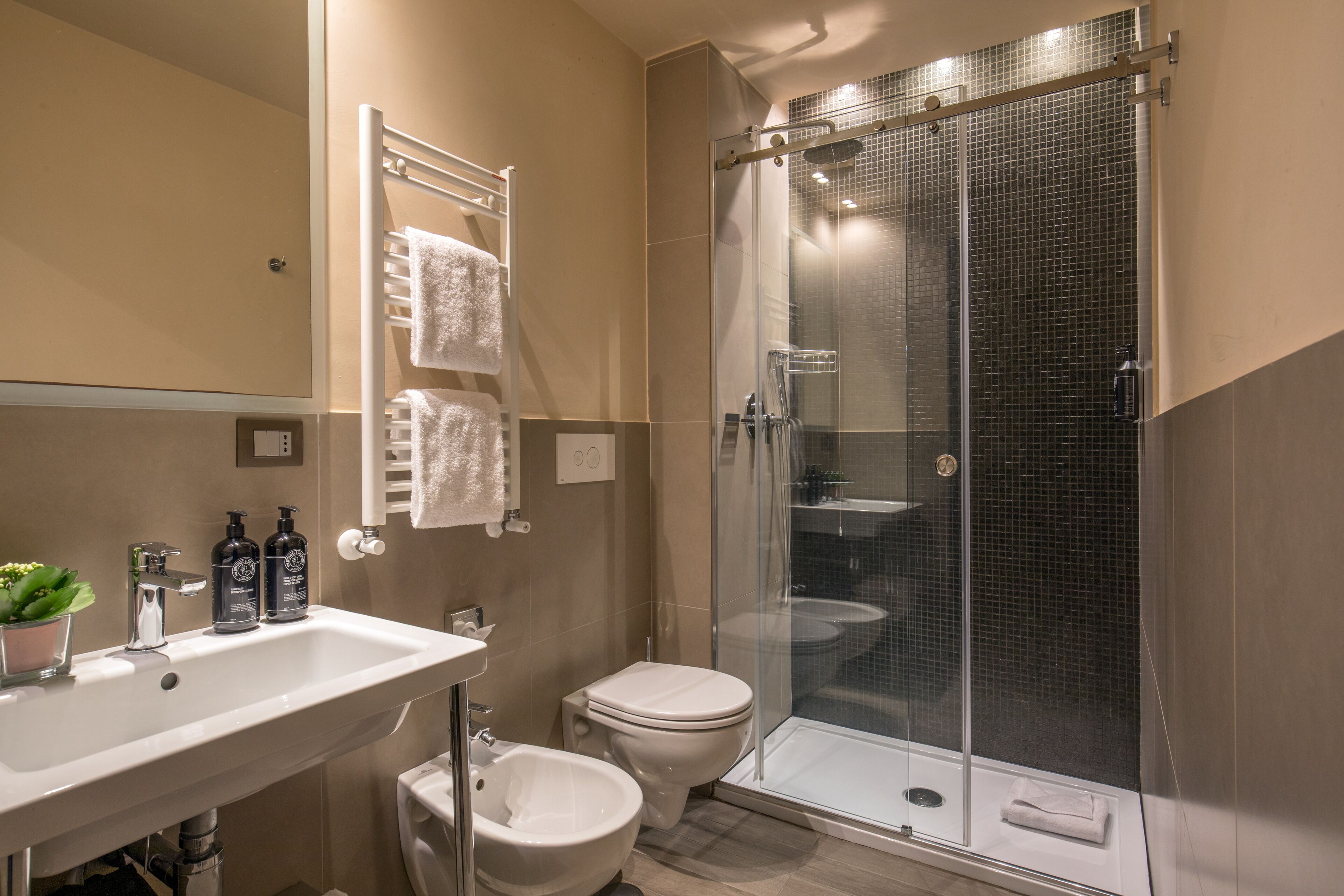 superior room | bathroom | shower, eco-friendly toiletries, hair dryer, towels