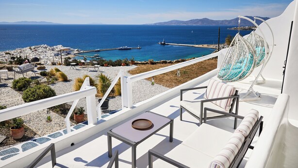 A terrace with a view of the sea, white furniture, and potted plants. - Sand Lily Mykonos (Mykonos)