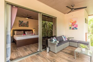 Suite, 1 King Bed, Patio, Garden View | Living area