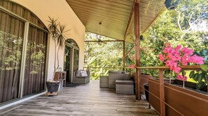 Deluxe Suite, 1 King Bed, Balcony | Terrace/patio - B&B Jardin de los Monos (Savegre)