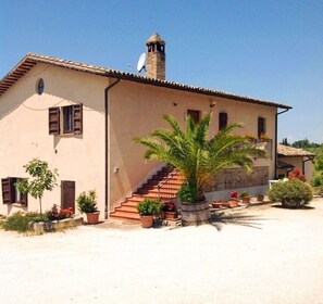 Front of property - Residenza Cardinal Girolamo Di Moncelli (Montefalco)