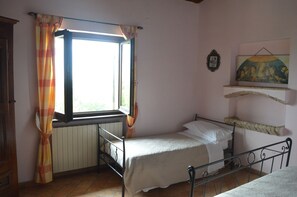 Apartamento, 2 habitaciones | 1 dormitorio, escritorio, tabla de planchar con plancha