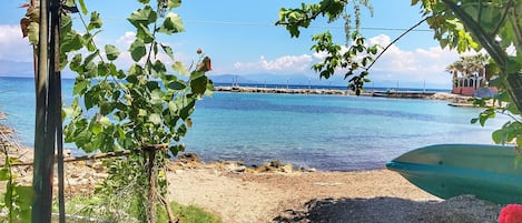 Una spiaggia nelle vicinanze