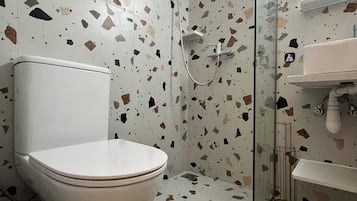 Standard Double Room | Bathroom