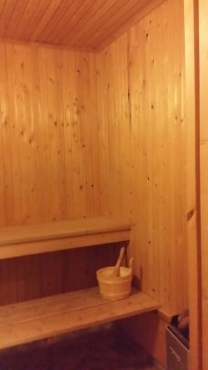 Family Chalet, 4 Bedrooms, Sauna, Lakeside | Sauna - Rödvattnet (Bredbyn)
