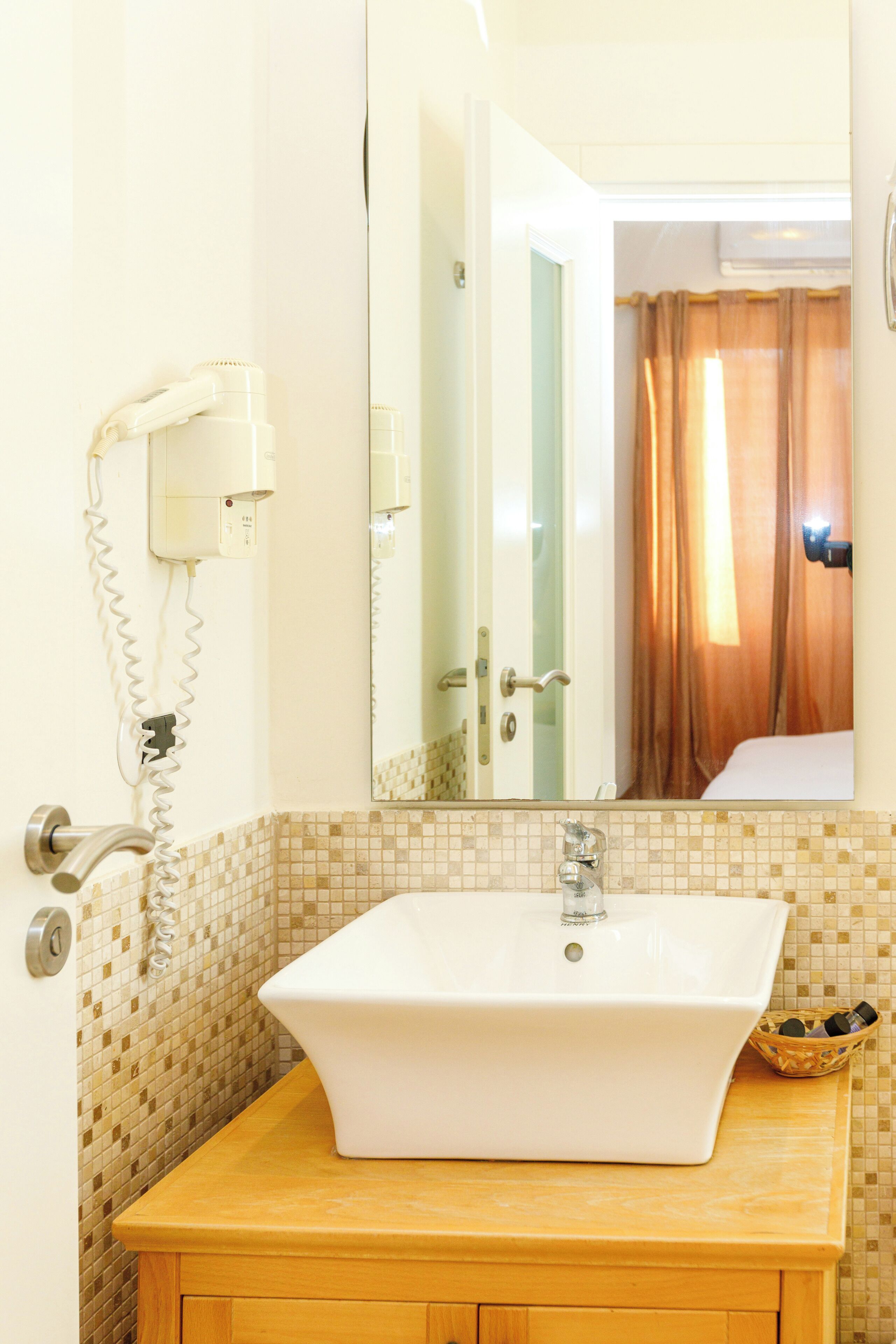 shower, free toiletries, hair dryer, slippers