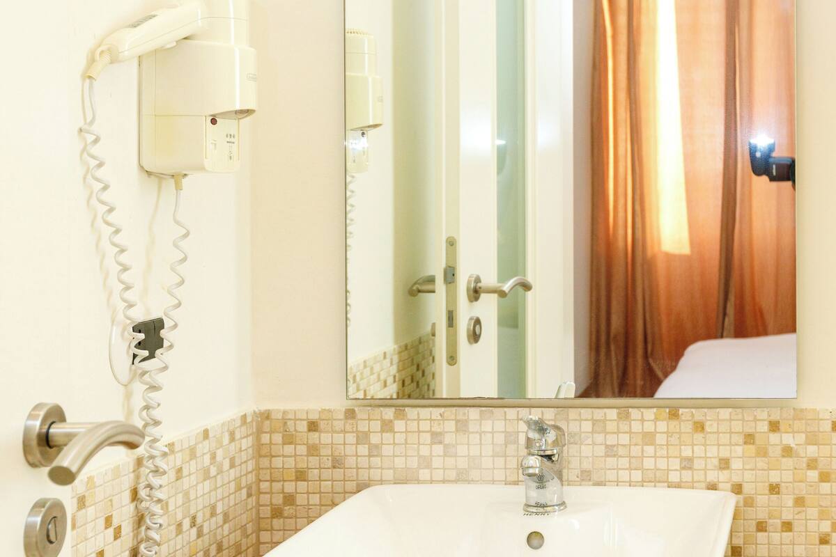 shower, free toiletries, hair dryer, slippers