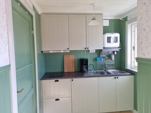 냉장고, 전자레인지, 조리 도구/접시/주방 기구