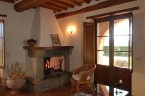 Apartment, Ground Floor (Tobia Sotto) | Living area | 30-cm flat-screen TV with digital channels, TV - Agriturismo I Pagliai (Cortona)