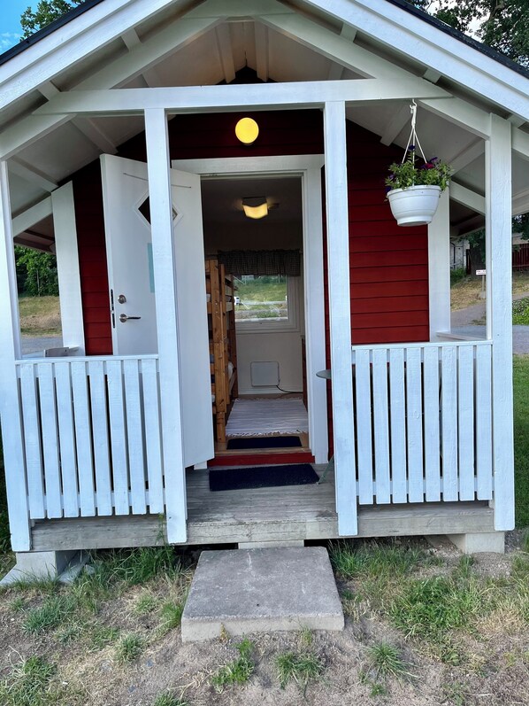 Blackout curtains, iron/ironing board, free WiFi - Skeppsdockans Camping & Vandrarhem (Soderkoping)