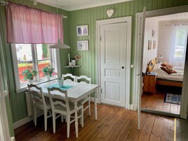 Apartamento | Cozinha privada | Refrigerador em uma área comum, micro-ondas, torradeira