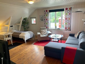 Apartment | Living area | Flat-screen TV