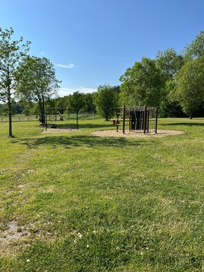 Children’s play area – outdoor