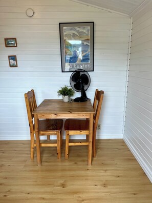 Blackout curtains, iron/ironing board, free WiFi - Skeppsdockans Camping & Vandrarhem (Soderkoping)