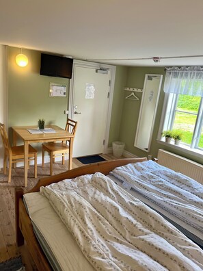 Double Room, Shared Bathroom | 1 bedroom, blackout drapes, iron/ironing board, free WiFi