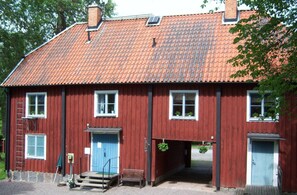 Front of property - Vandrarhemmet Mangelgården - Hostel (Soderkoping)