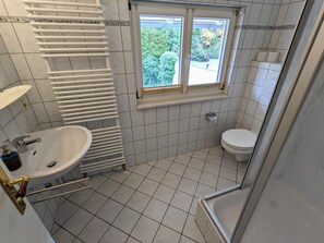Shower, hair dryer - Fewo 07 - Apartments Haus Eintracht / J. u.G. Gottschalk GbR (Sellin)