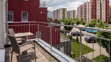 Comfort-Apartment, 2 Schlafzimmer, Balkon | Balkon