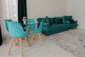 Deluxe Apartment (Emerald) | In-room dining