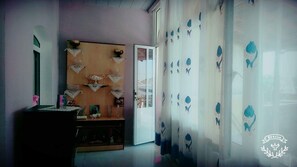 Habitación triple estándar | Caja fuerte, escritorio, tabla de planchar con plancha y wifi gratis