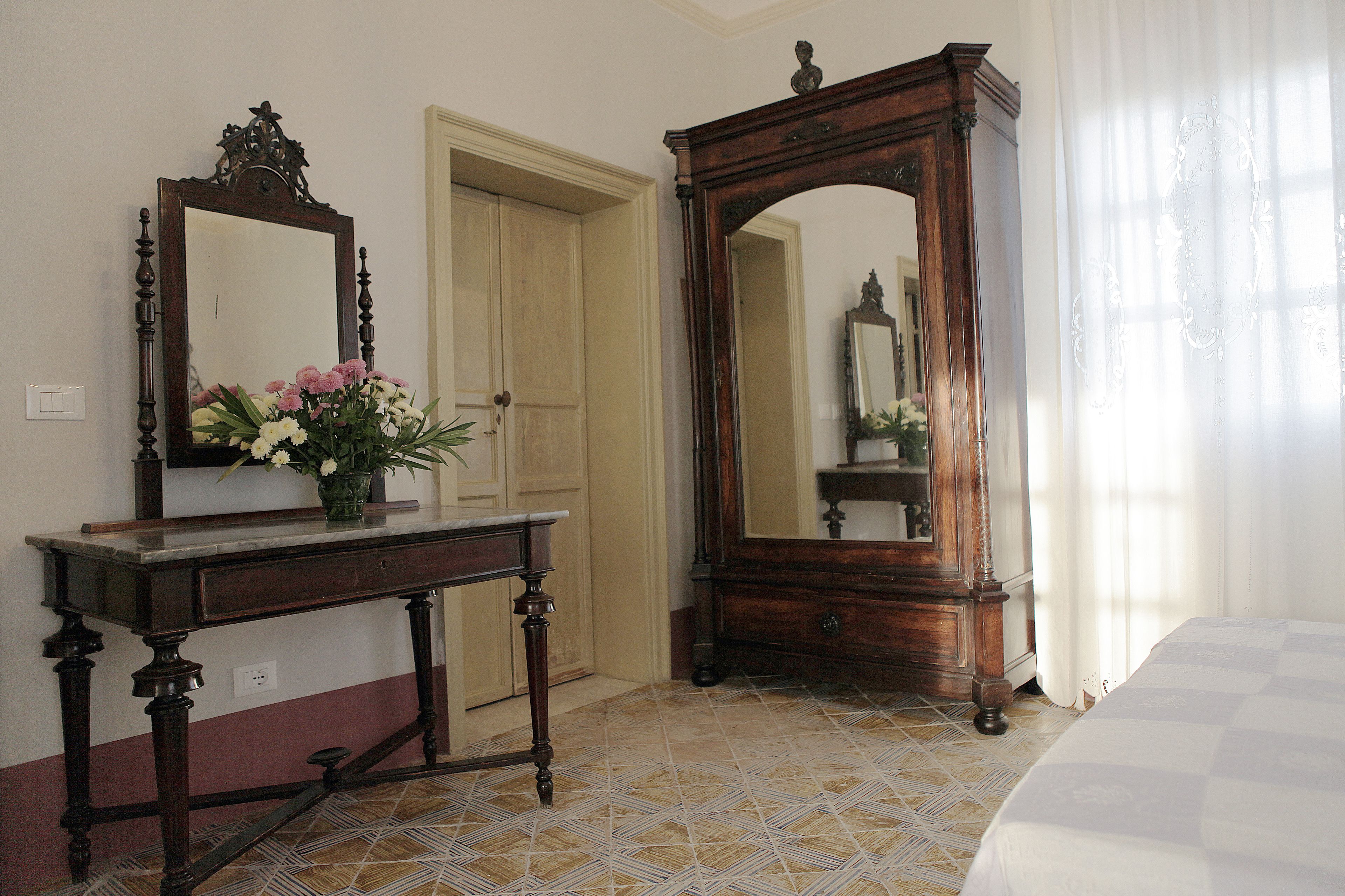 Minibar, bureau, Wi-Fi gratuit, draps fournis