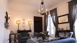 Dobbeltrom – comfort, 1 soverom, hageutsikt | Oppholdsrom | Flatskjerm-TV