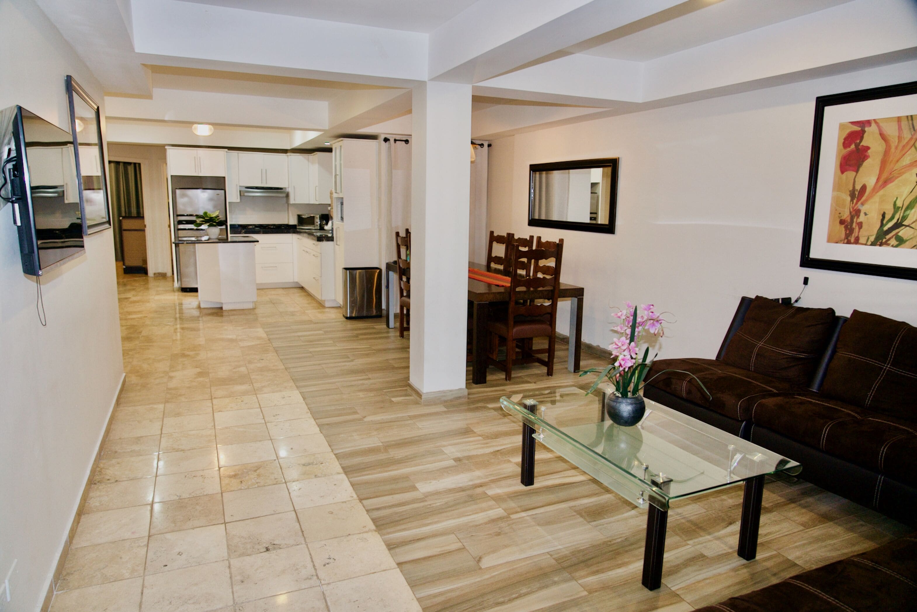 luxury apartment, 2 bedrooms (202) | living area | flat-screen tv, netflix