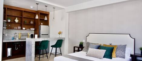 Estudio Deluxe, 1 cama King size, para no fumadores, cocina (502) | Decoración personalizada, muebles diferentes y escritorio