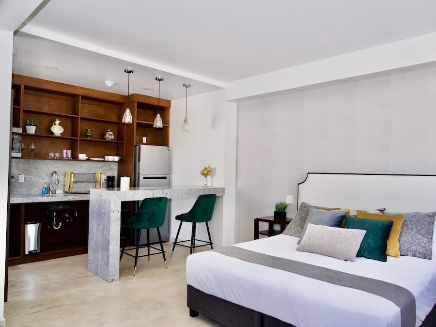 Estúdio luxo, 1 cama King, para não fumantes, cozinha (502) | Individualmente decorados, individualmente mobiliados, escrivaninha