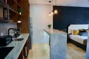 Decoración personalizada, muebles diferentes y escritorio 