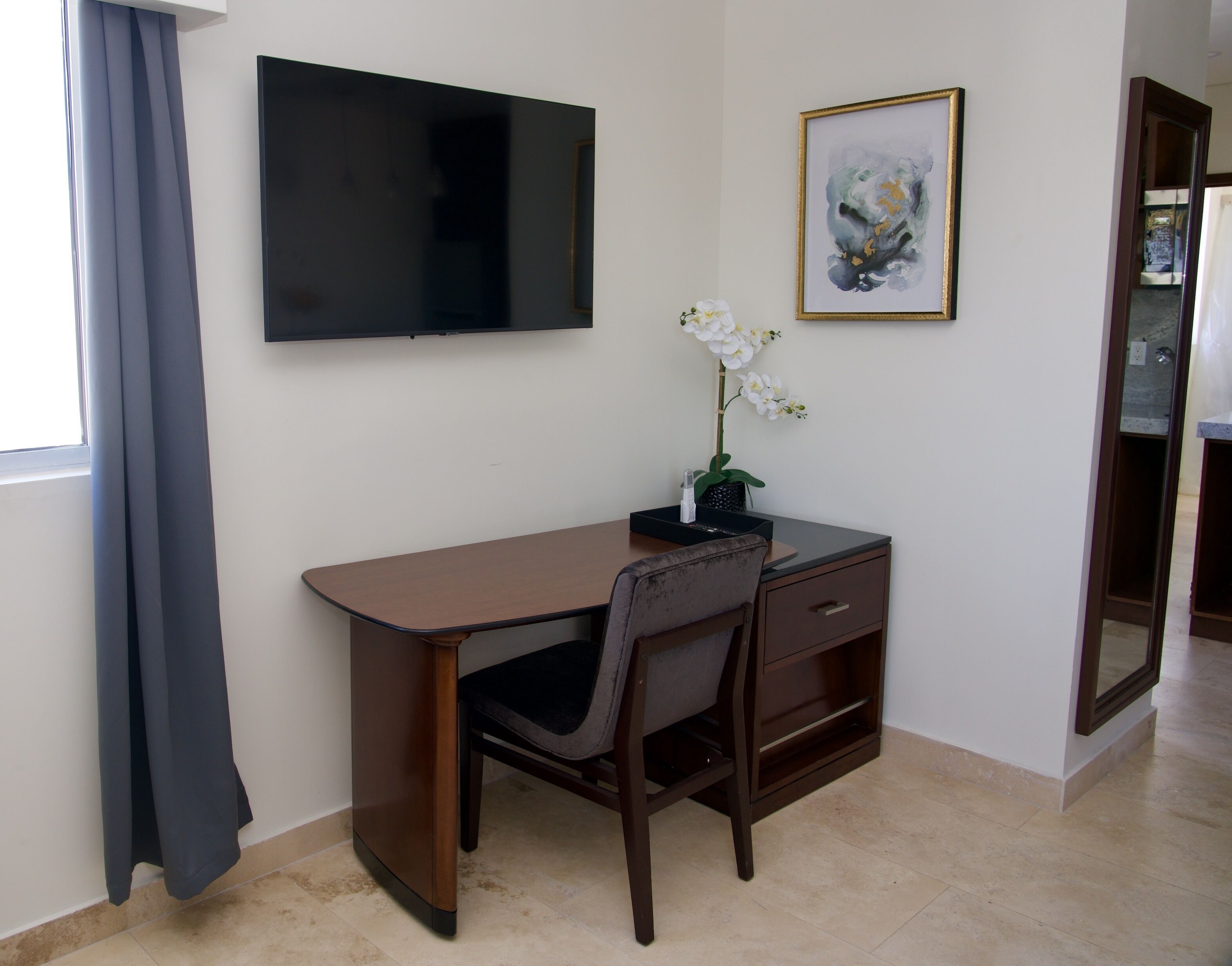 1 bedroom, individually decorated, individually furnished, desk