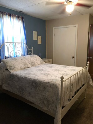 2 bedrooms, iron/ironing board, free WiFi, bed sheets