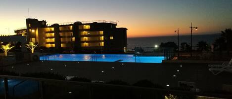Indoor pool, outdoor pool