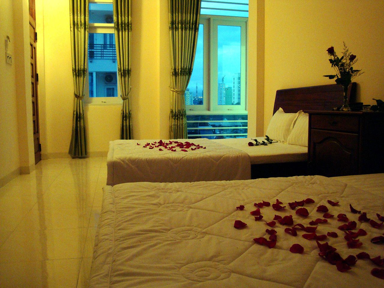 Minibar, desk, free WiFi